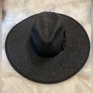 Black hat one size good condition. NWT